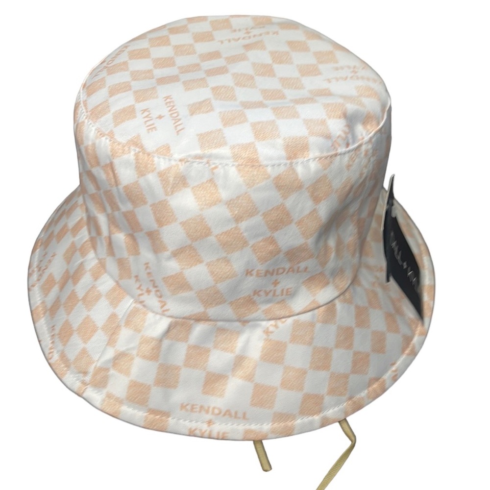 KENDALL + KYLIE Adjustable Bucket Hat Peachy Pink & White Iconic Bucket Hat NWT
